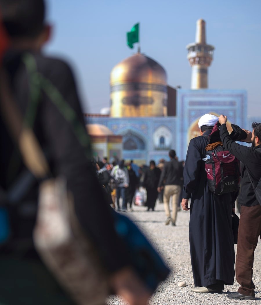 Pilgrims walking towards the Grand Mosque